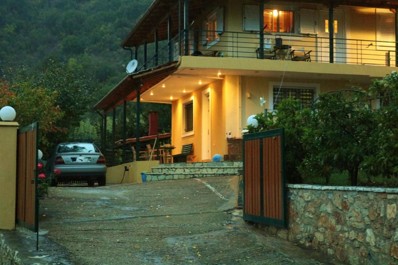فيلا Polytimi House كالافريتا المظهر الخارجي الصورة