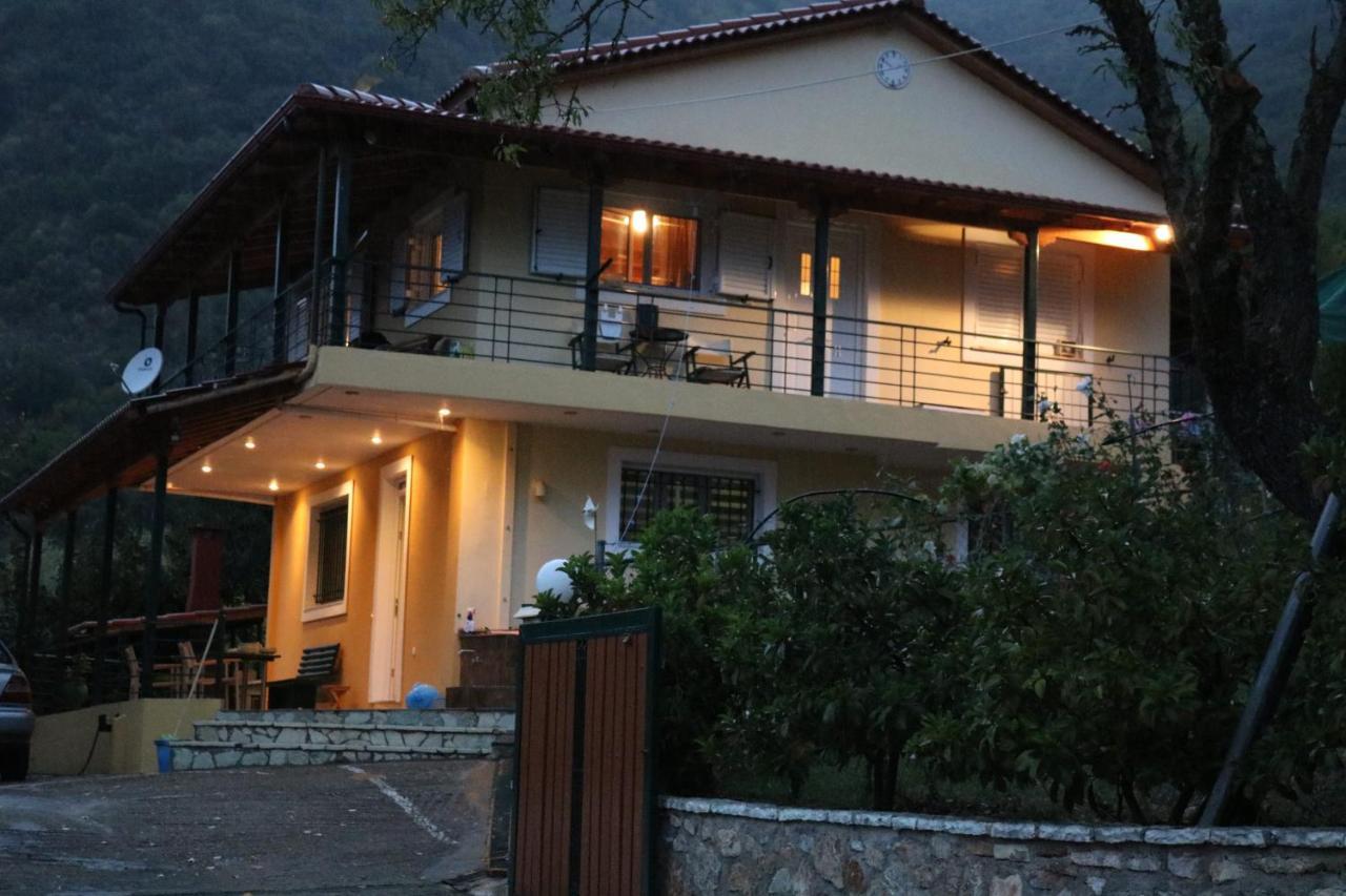 فيلا Polytimi House كالافريتا المظهر الخارجي الصورة